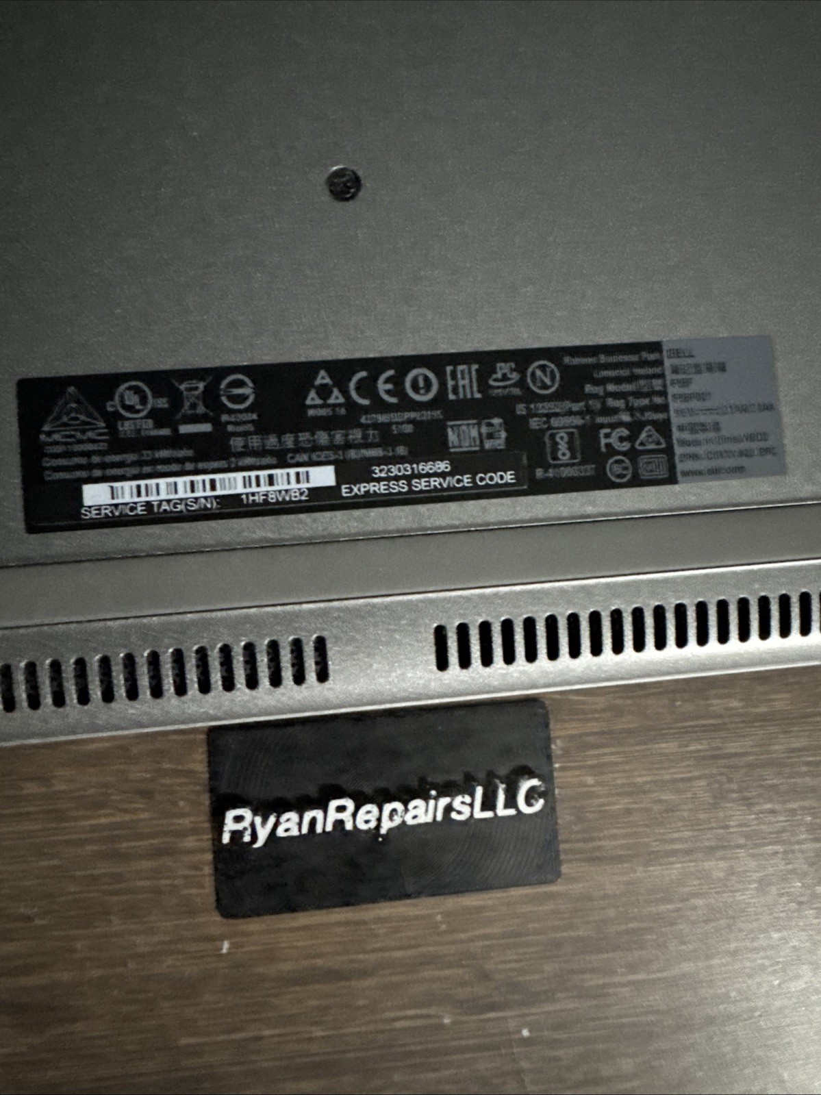 Dell Latitude Laptop Unknown model- 8gb DDR4, Intel i7. Parts or repair turns on