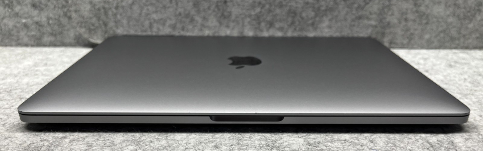 2020 MacBook Pro 13″ i5-1038NG7 @ 2.00GHz 16GB Ram 512GB SSD Tahoe Touch Bar