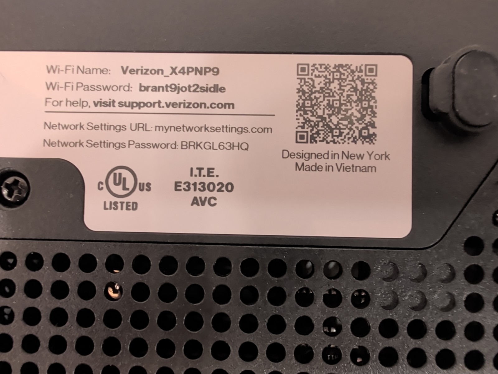 NOB Verizon Business 5G Internet Gateway 2-Port Ethernet Router (XC46BE) Black