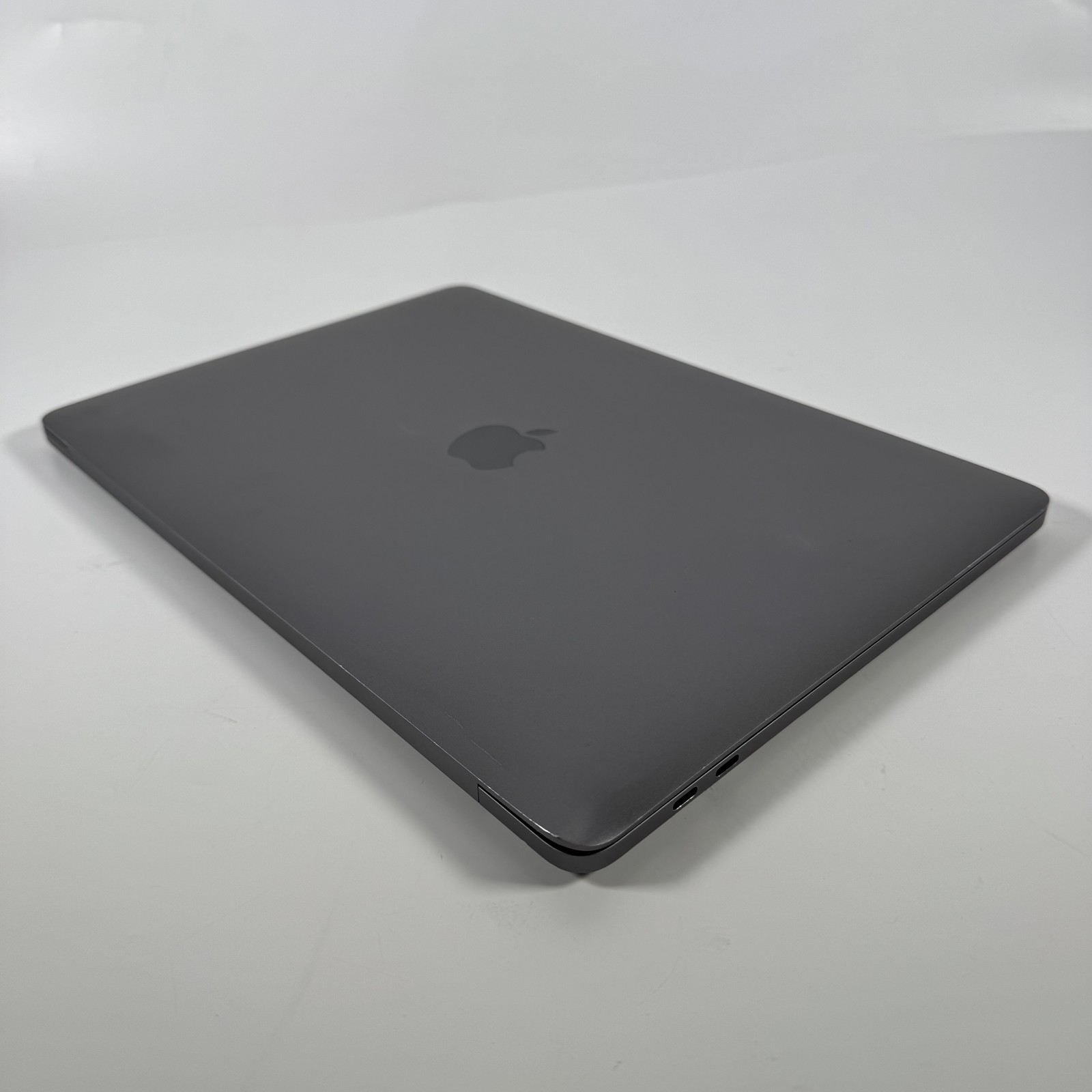Apple 2018 13″ MacBook Pro 2.3GHz i5 512GB 8GB MR9R2LL/A | D Grade