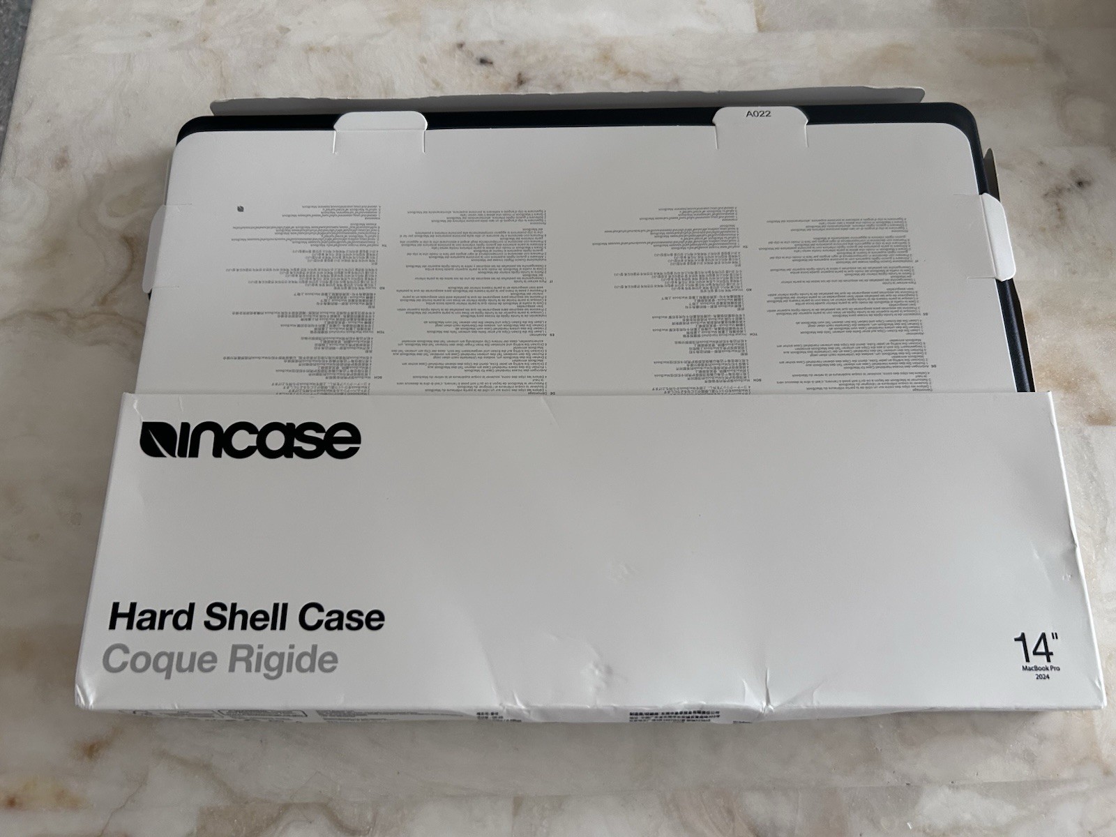 Incase – Edge Hard Shell Case for MacBook Pro 14-inch 2024