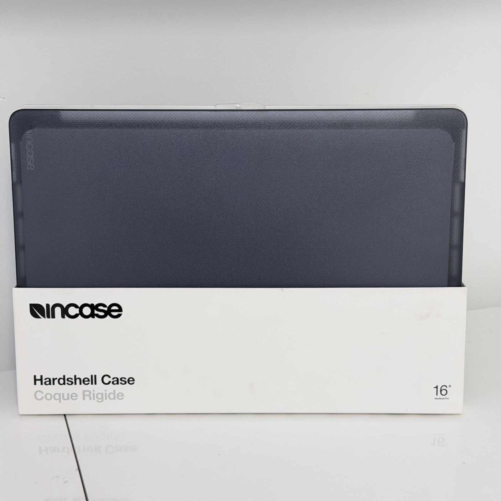 New Incase Hardshell Case for 2019 16″ MacBook Pro Black INMB200679-BLK