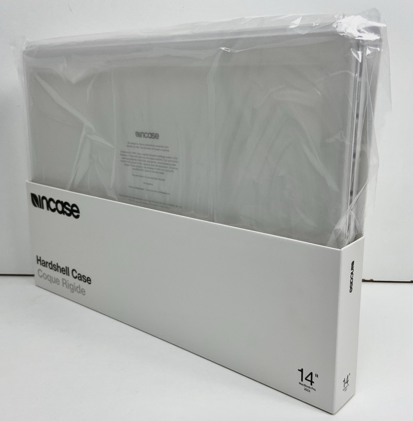 Incase -Edge Hard Shell Case for MacBook Pro 14-inch M3 2023 and M4 2024 – Clear