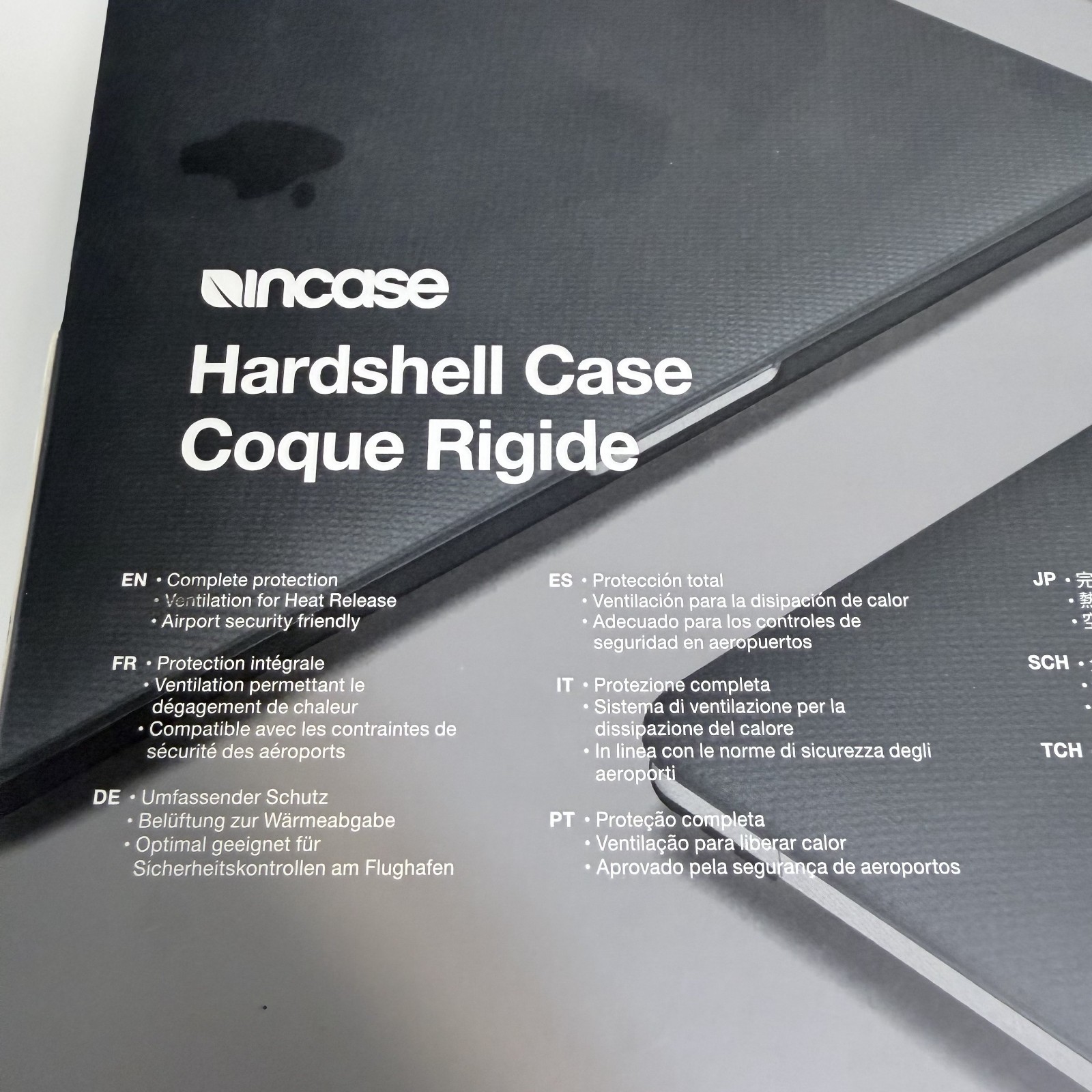 New Incase Hardshell Case for 2019 16″ MacBook Pro Black INMB200679-BLK
