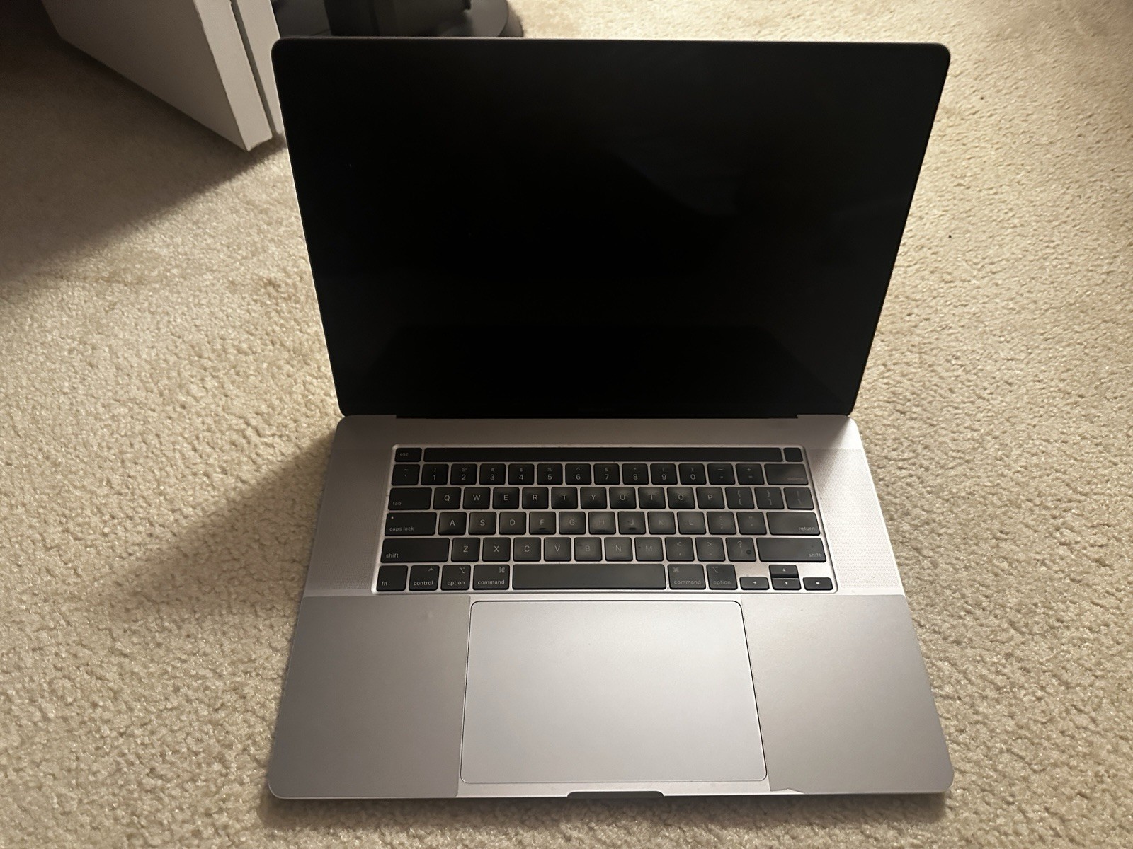Apple MacBook Pro 16-inch 2019 Model 2.4GHz I9 32GB RAM 1TB SSD Radeon Pro 5600M