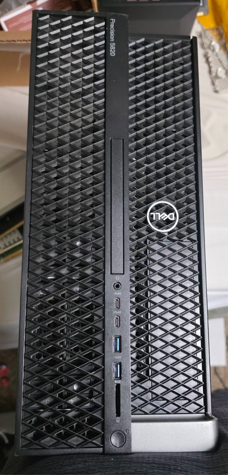 Dell Precision T5820, Intel Xeon W-2125, 4 GH 4 core, no Ram,os/hdd,GPU Barebone