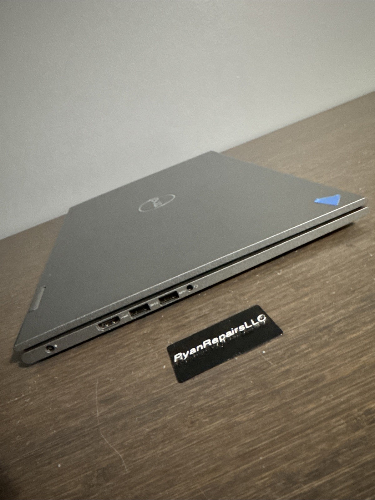 Dell Latitude Laptop Unknown model- 8gb DDR4, Intel i7. Parts or repair turns on