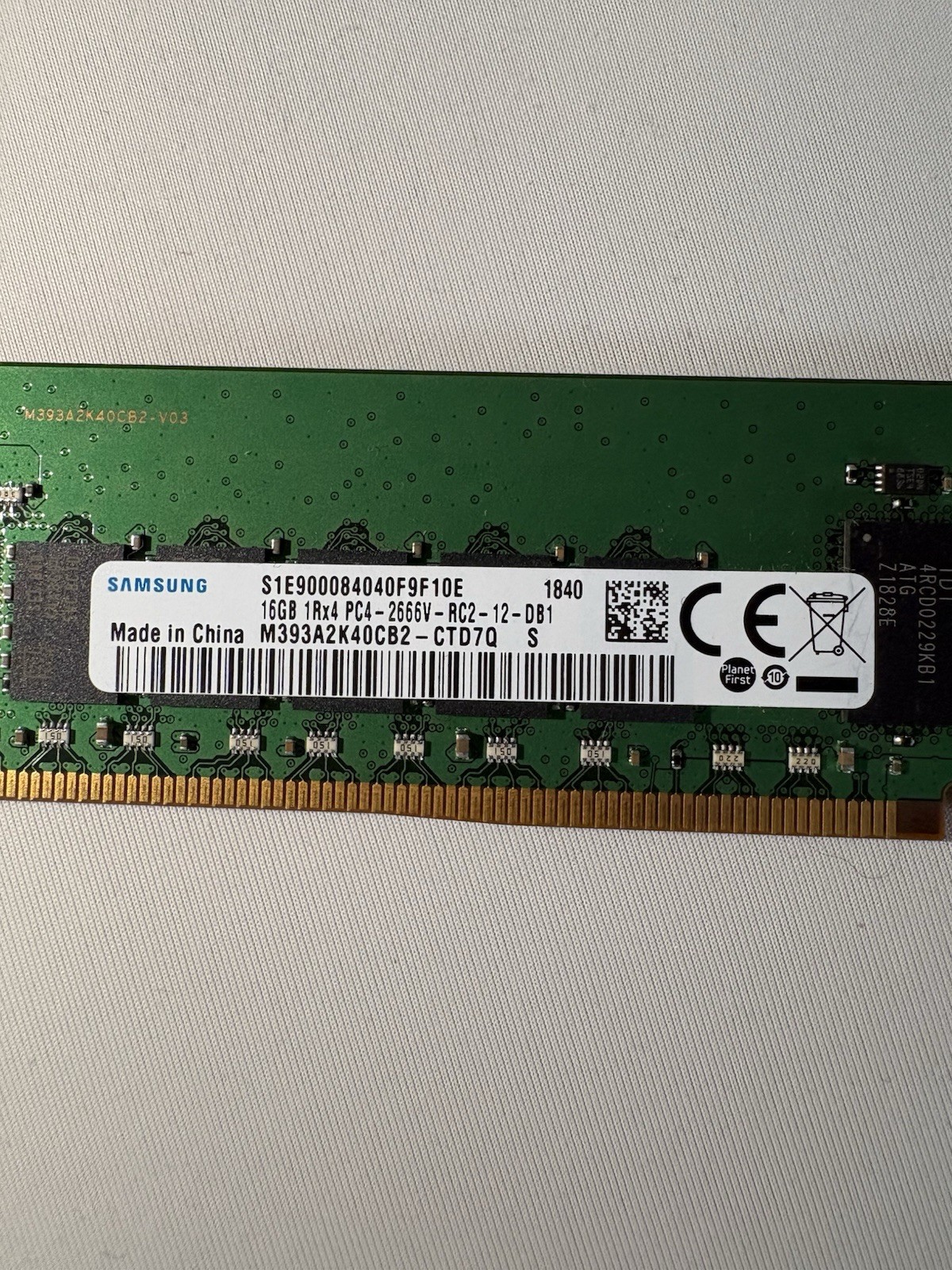 Samsung 32GB (2x16GB) DDR4 288-Pin DIMM PC4-2666V Reg M393A2K40CB2-CTD7Q