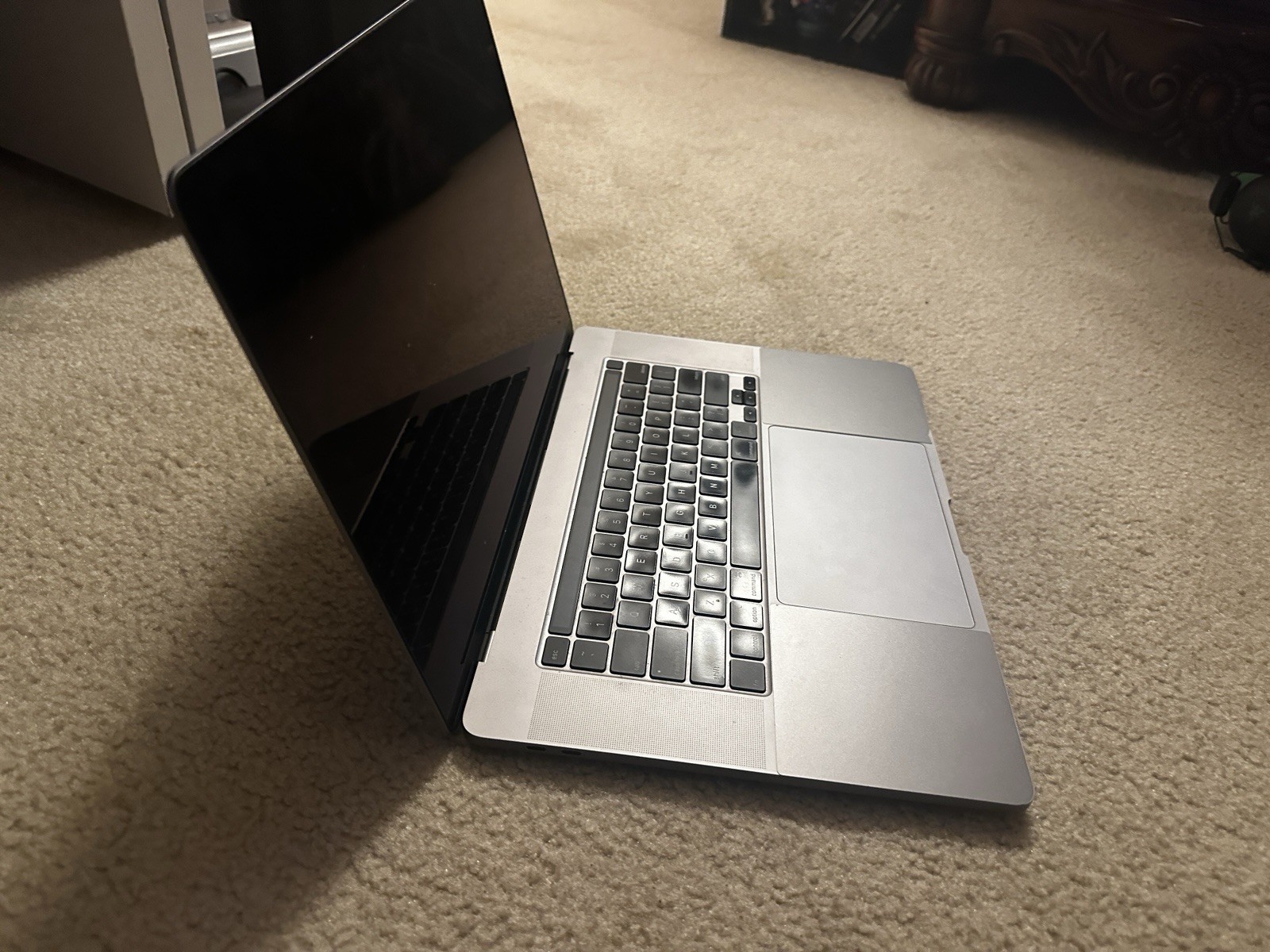 Apple MacBook Pro 16-inch 2019 Model 2.4GHz I9 32GB RAM 1TB SSD Radeon Pro 5600M