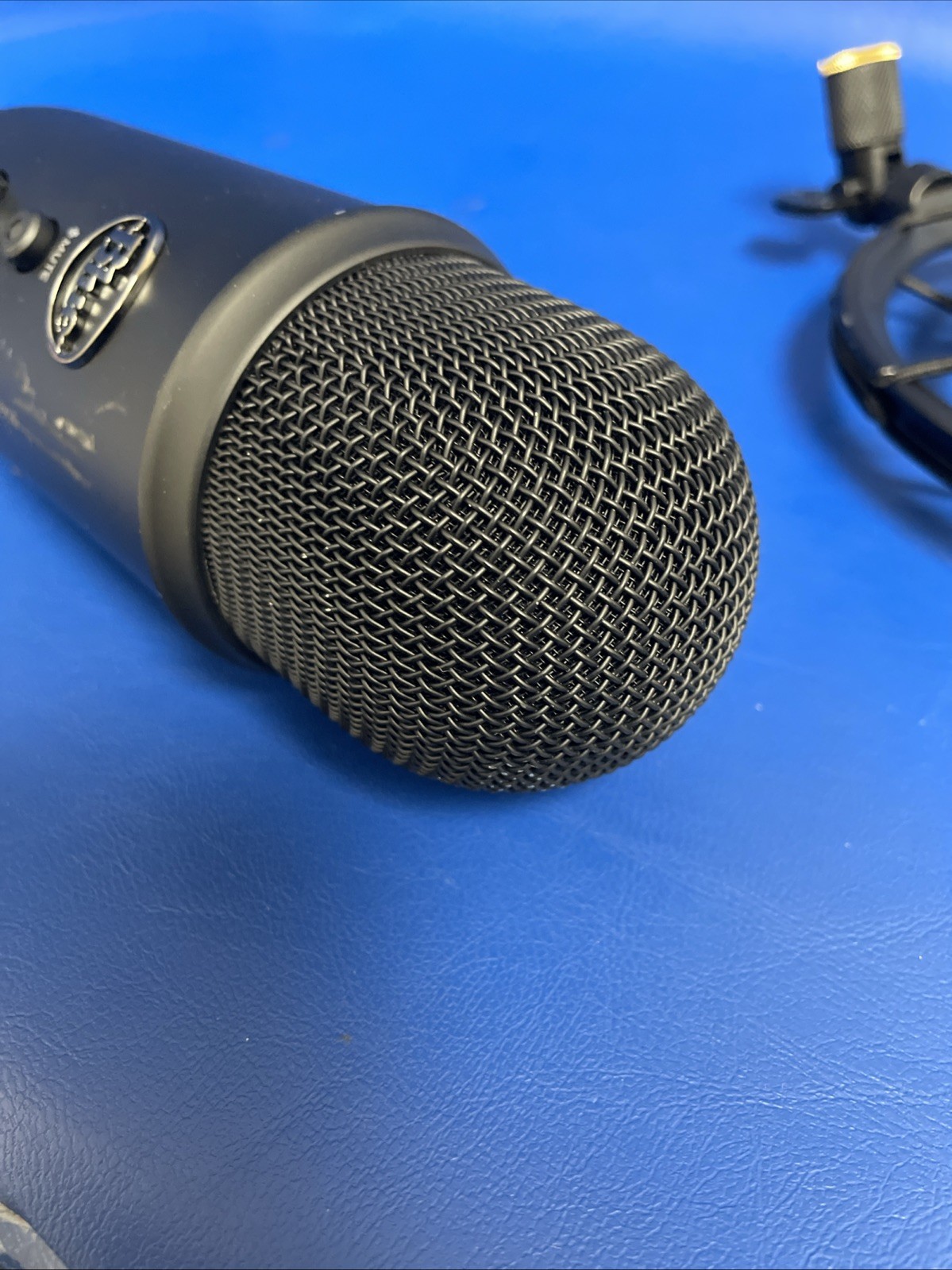 USED Logitech A00132 888-000322 Blue Yeti USB Microphone 500MA