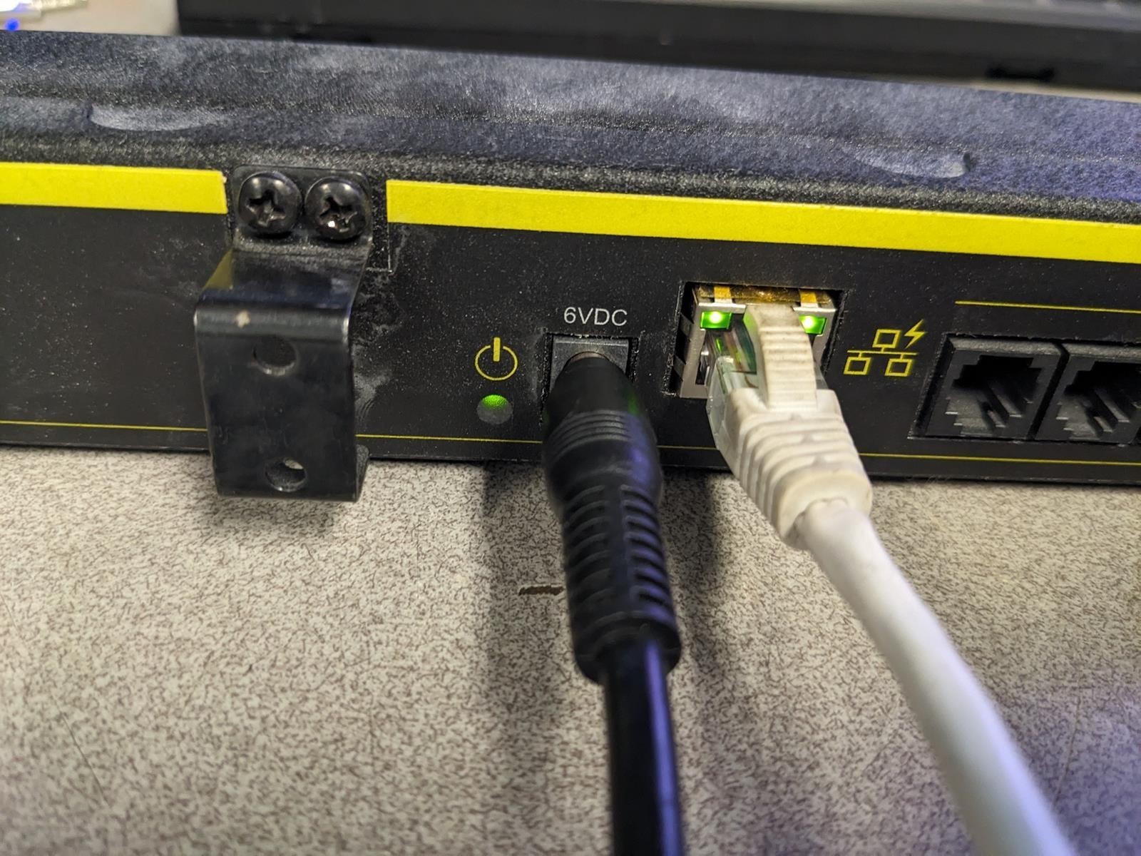VERTIV GEIST WATCHDOG 1250 ENVIRONMENTAL MONITORING UNIT