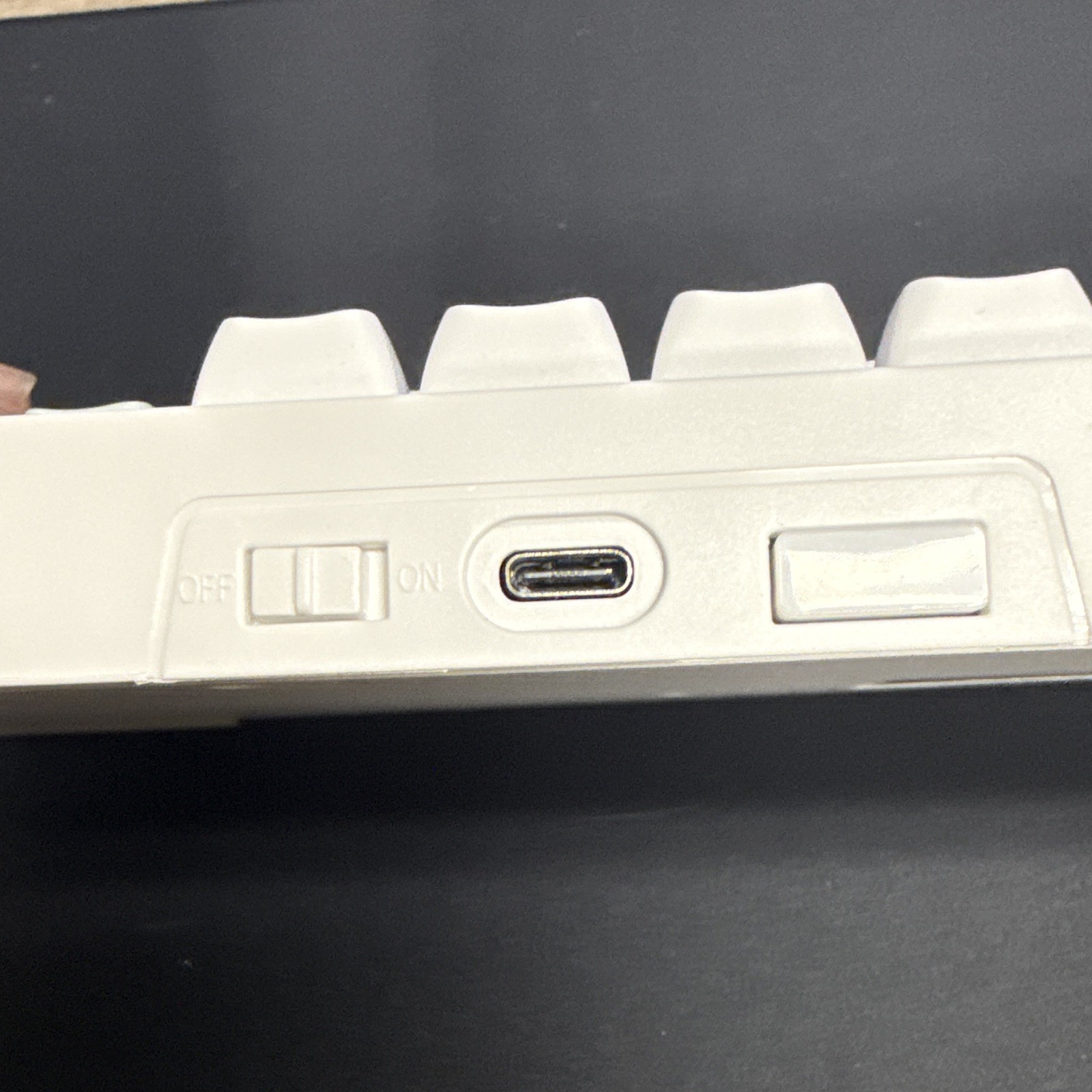 Mechanical Wireless Bluetooth USB-C RGB Backlit Keyboard White Green