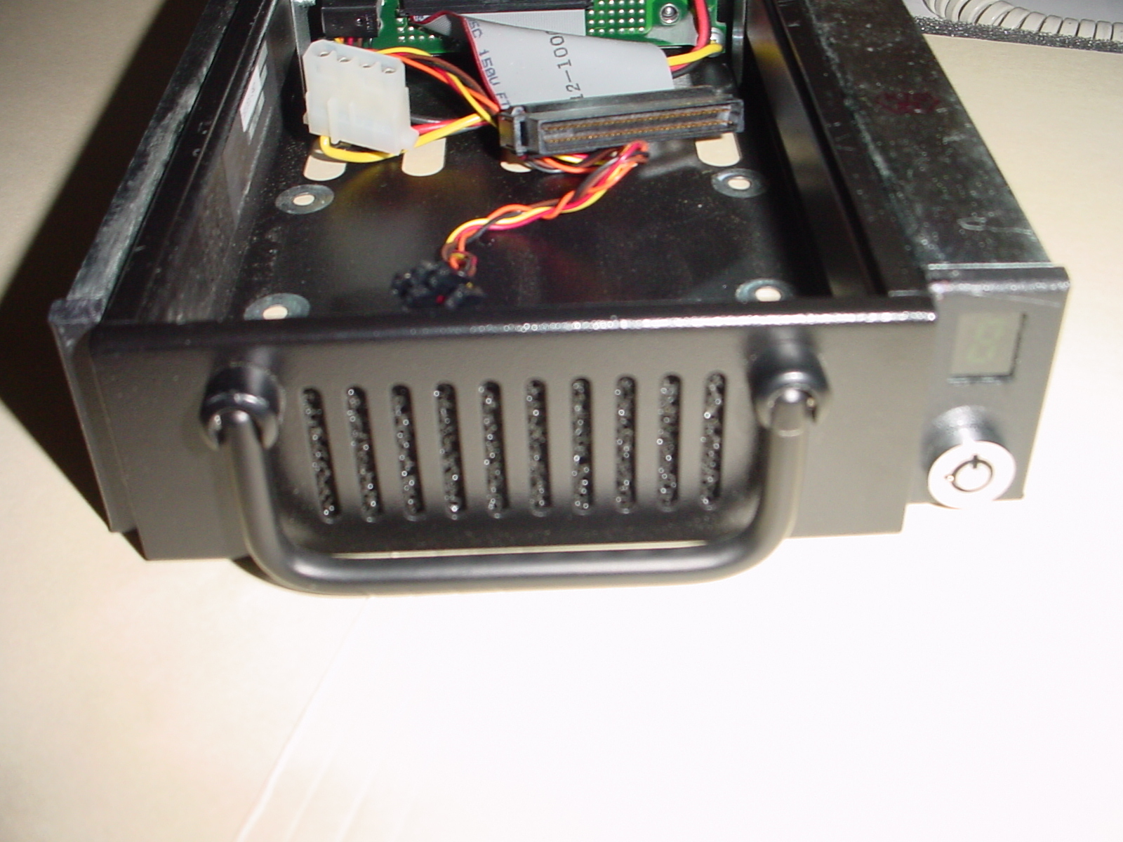 DE100i KINGSTON DATA EXPRESS REMOVABLE SCSI DRIVE ENCLOSURE BLACK Wide SCSI