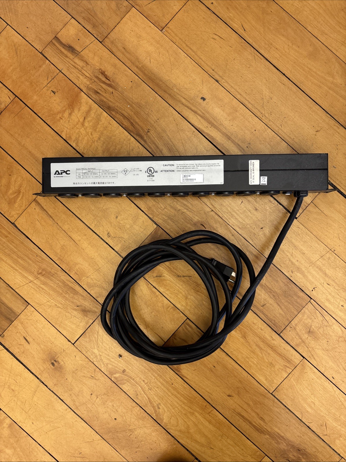 APC AP9562 100-120V 15A 10 Outlet 1U Basic Rackmount PDU Power Distribution Unit