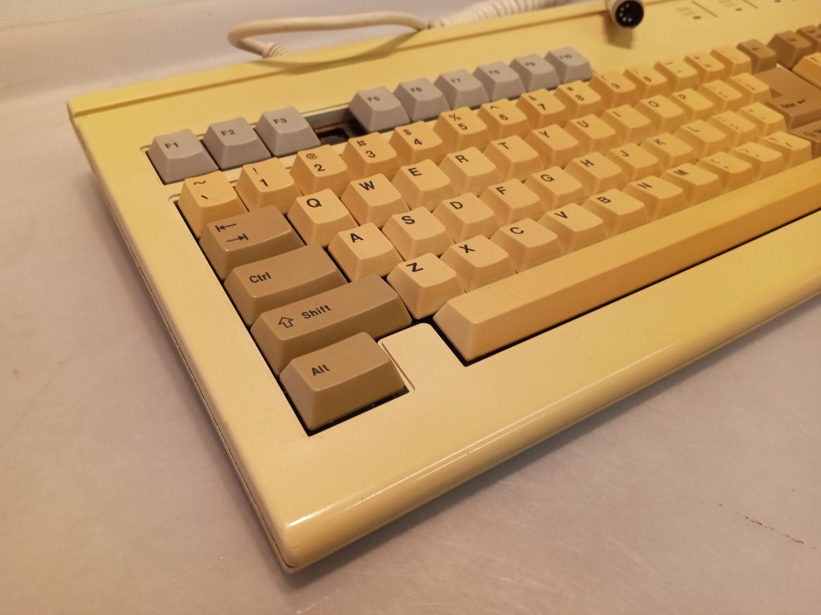 Vintage AT PC Keyboard 2GDTAD04566 Unknown Manufacturer