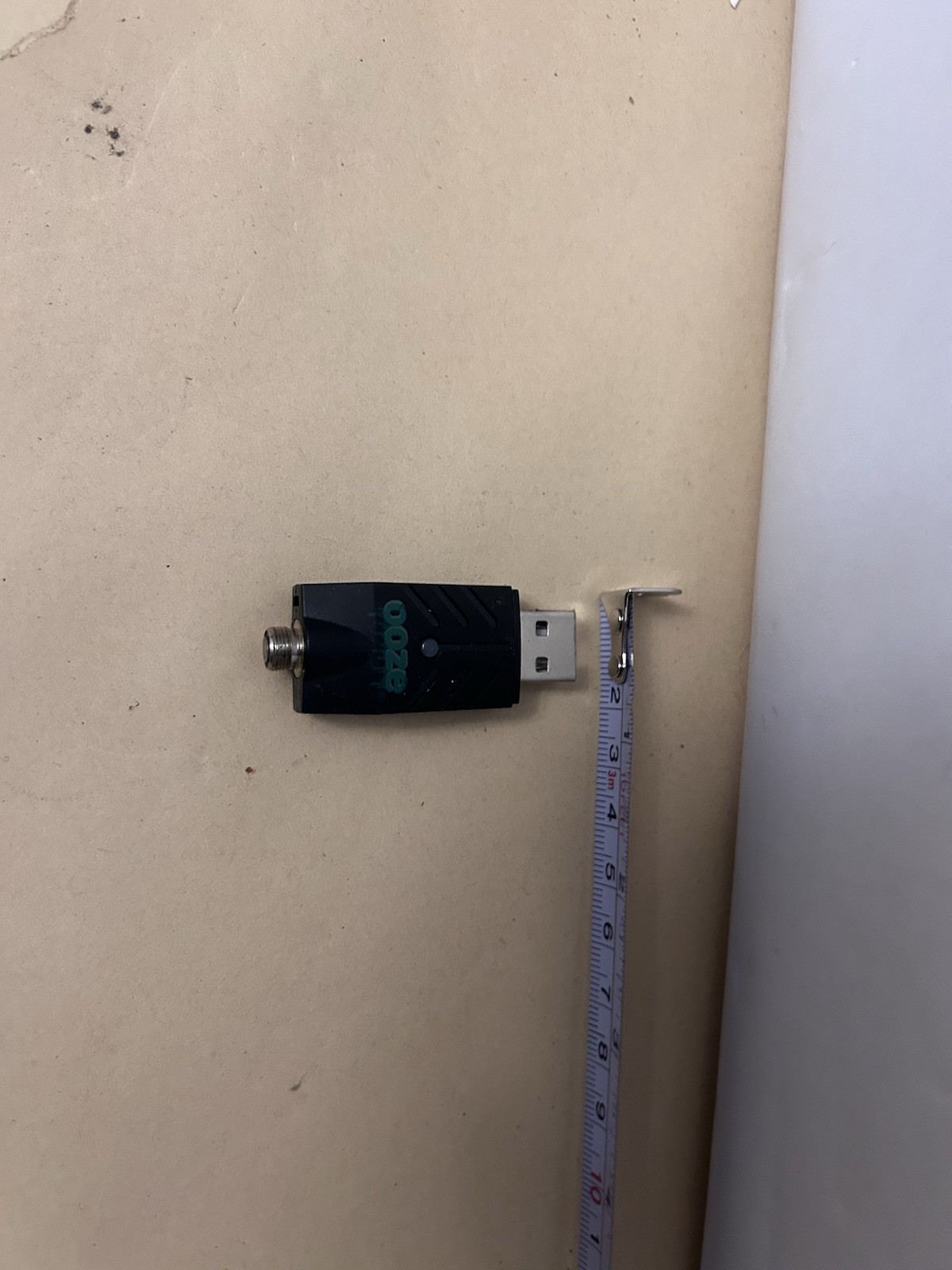Untested Unbranded USB twist plug chager DC 5V Black