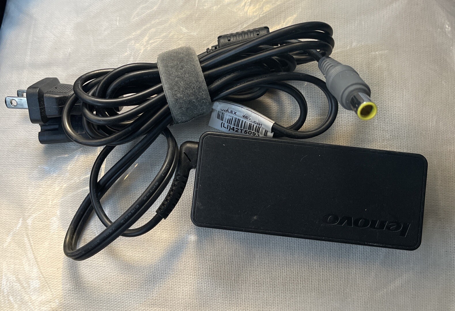 Lenovo 0A36258 65W Laptop/Desktop AC Adapter 20v – 3.25A—————-26