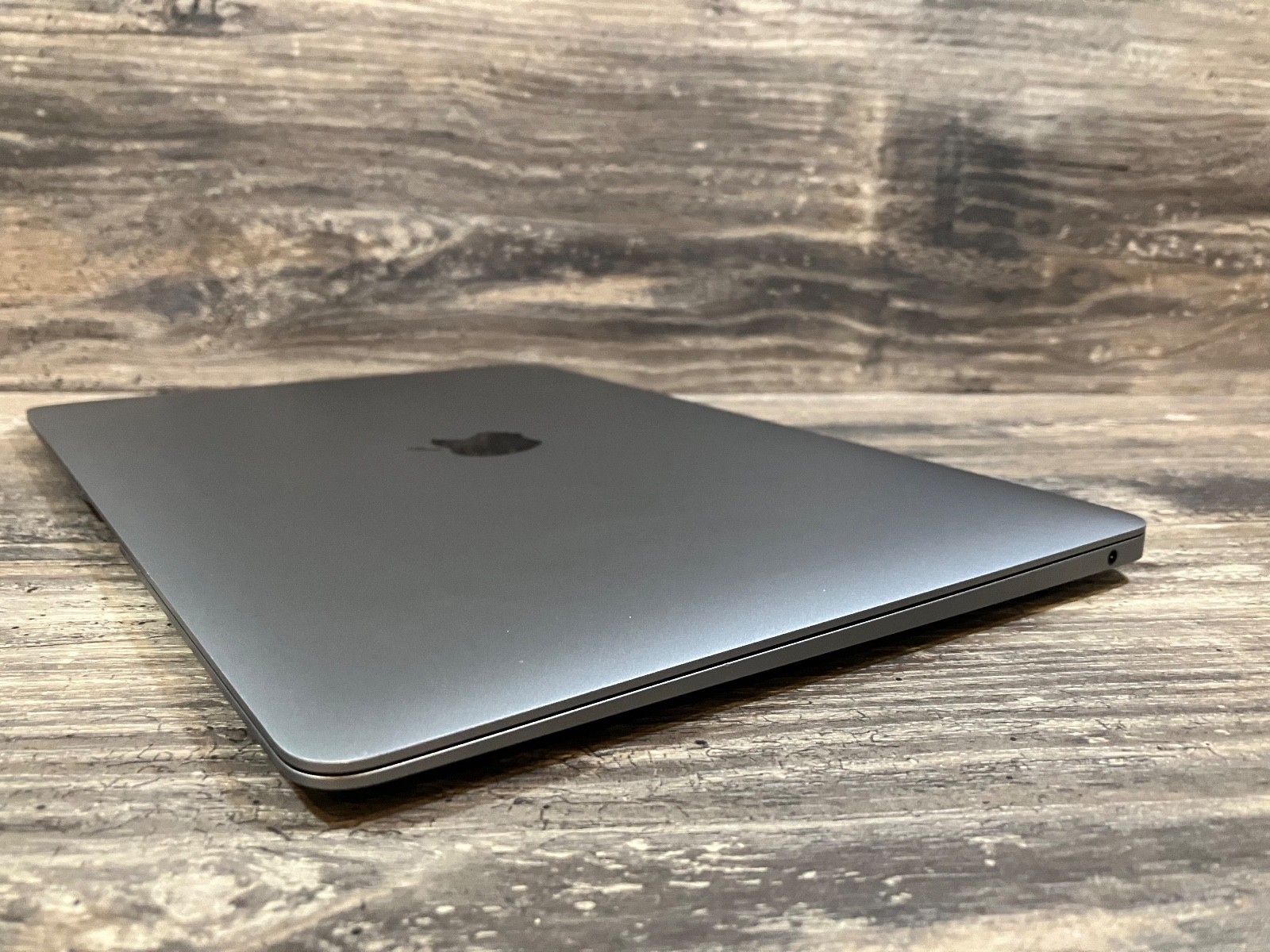 2020 Macbook Air Apple M1 8 CPU/ 7 GPU | 16GB RAM 256 SSD | Sonoma OS | A Grade