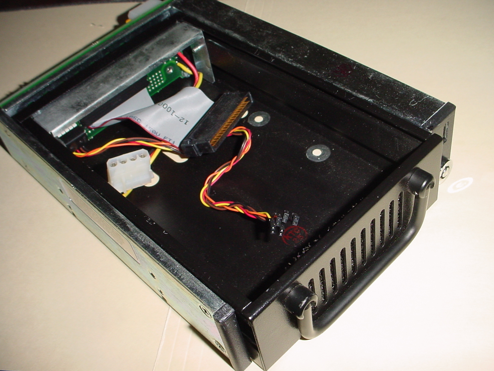 DE100i KINGSTON DATA EXPRESS REMOVABLE SCSI DRIVE ENCLOSURE BLACK Wide SCSI