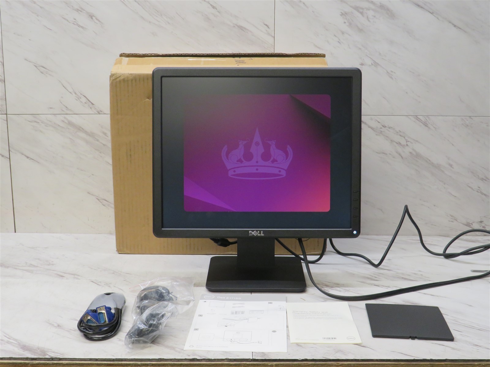NEW Dell E1715S 17″ LED LCD SXGA Business Monitor 1280×1024 5:4 VGA DP w/ Stand