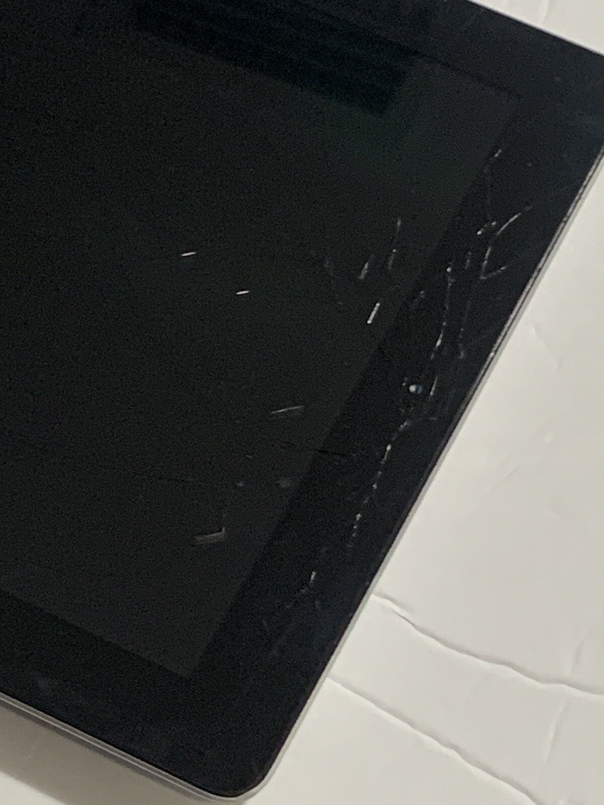Apple iPad 4th Generation WiFi 16GB Black or White 9.7” Retina (see pictures)