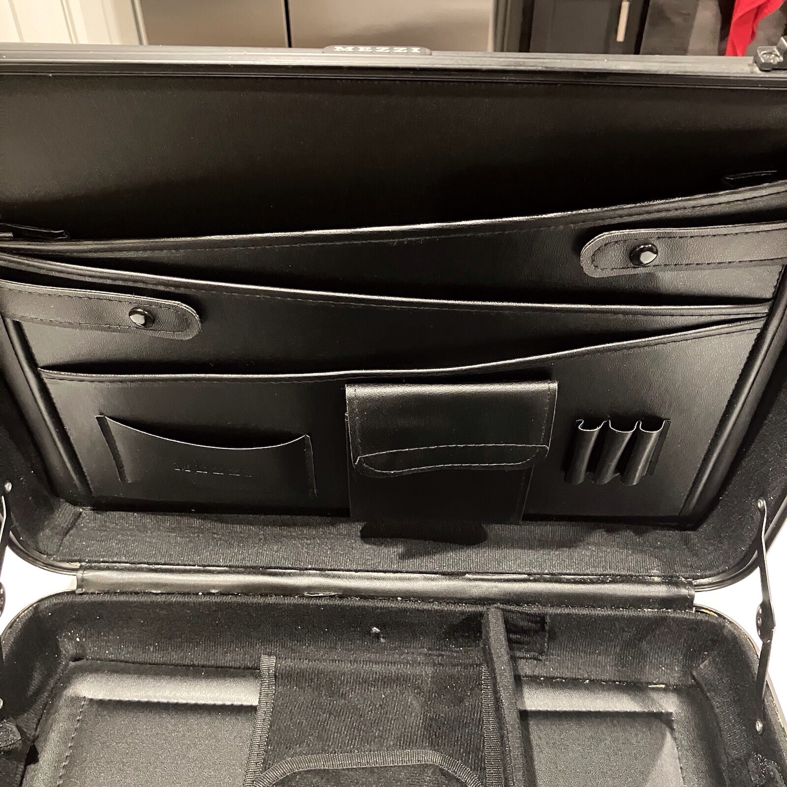 MEZZI Hard Aluminum Briefcase Laptop Case BLK Padded Inside , Scratch 18”x14x4