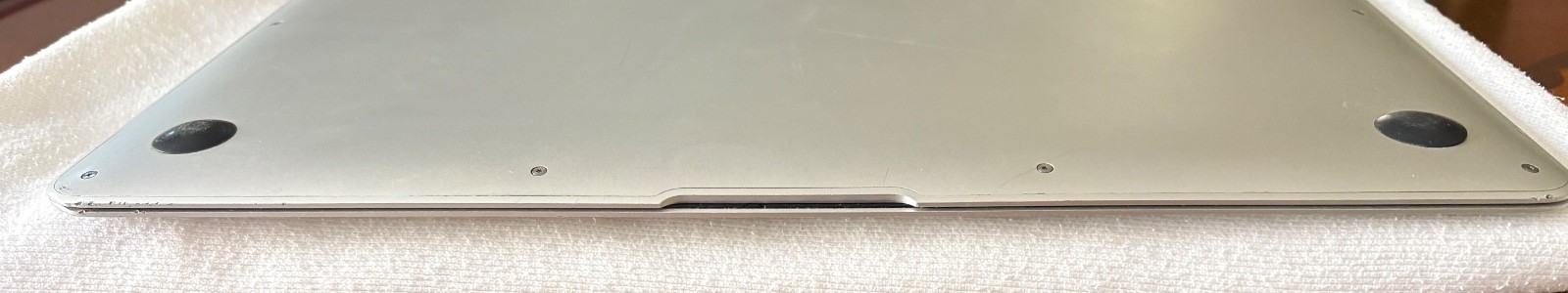 Apple MacBook Air 13.3 Silver Model A1466 Excellent Condition NEEDS Power Cord
