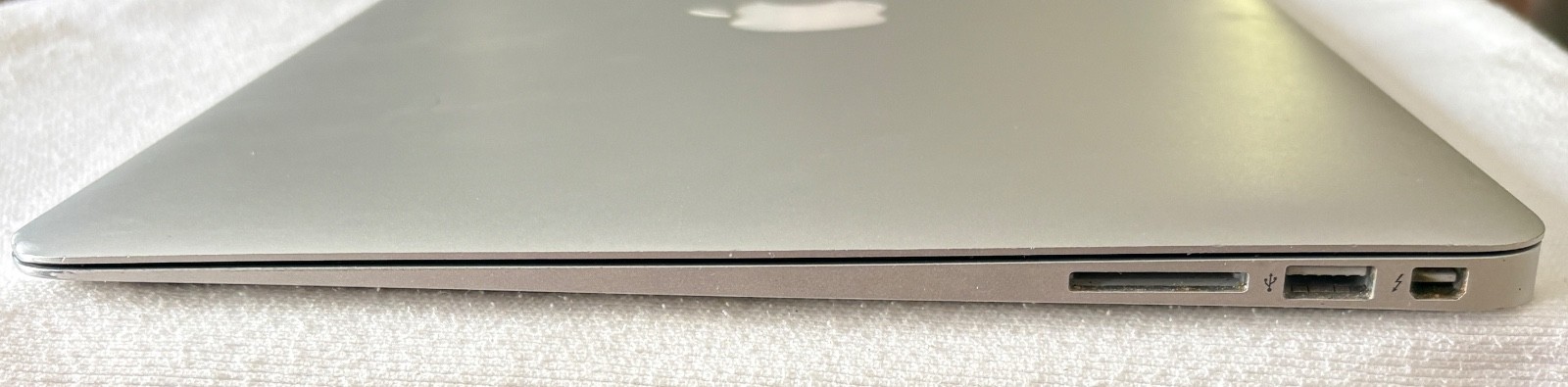 Apple MacBook Air 13.3 Silver Model A1466 Excellent Condition NEEDS Power Cord