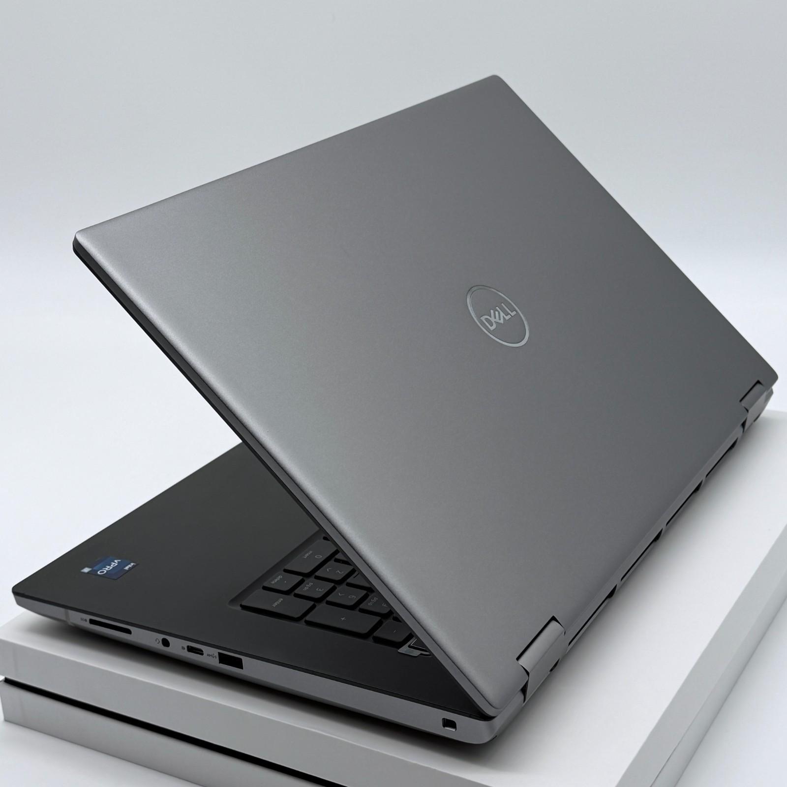 Dell Precision 7780 17.3″ i7-13850HX 32GB RAM 1TB SSD – NVIDIA RTX 3500 Ada 12GB