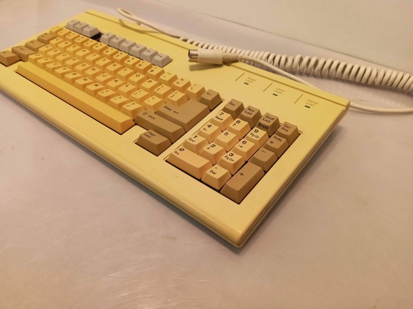 Vintage AT PC Keyboard 2GDTAD04566 Unknown Manufacturer