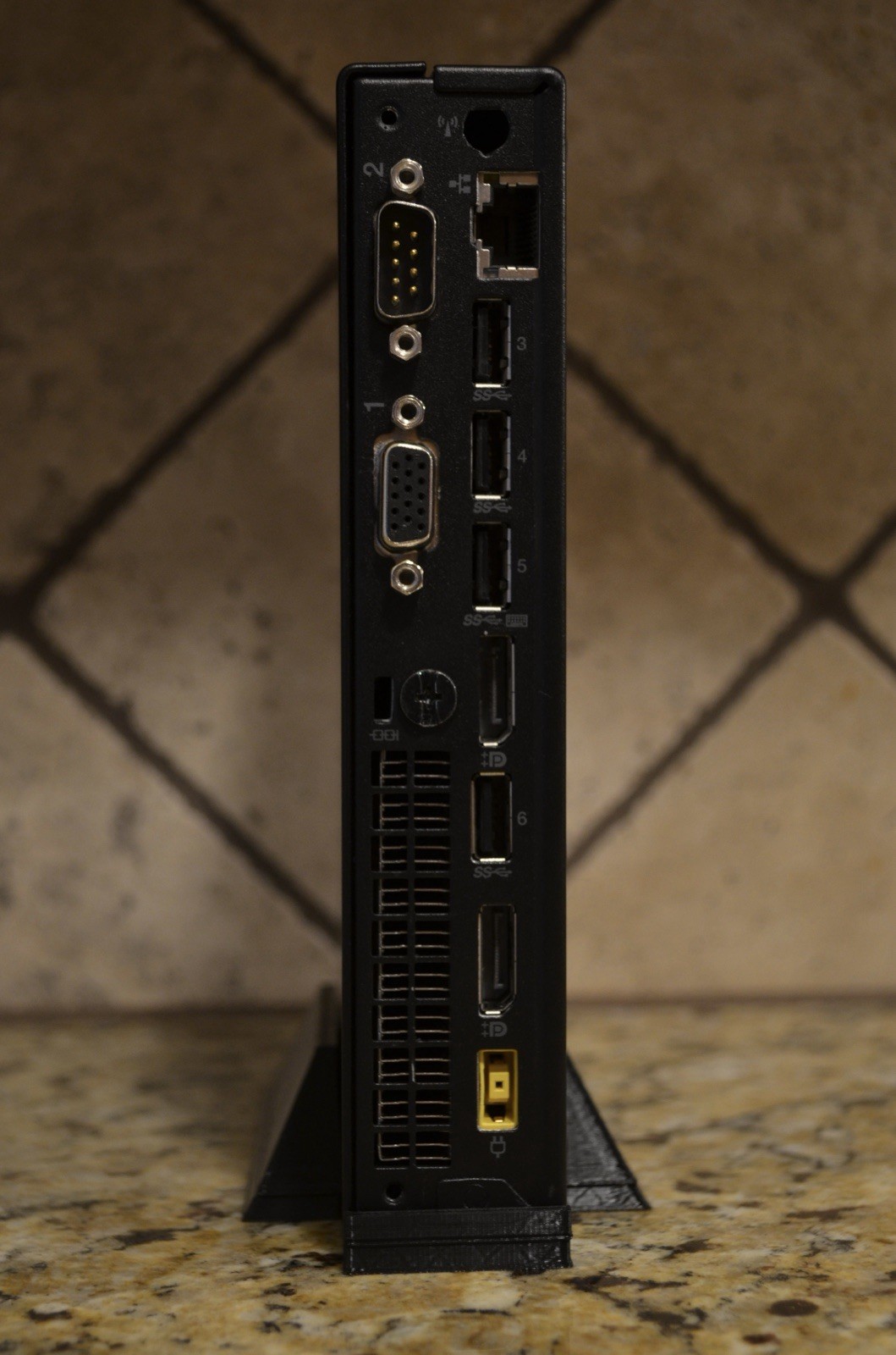 ThinkCentre M910q – Windows 11 PRO – i5-6500T – 8GB RAM – 256GB SSD – READ DESC