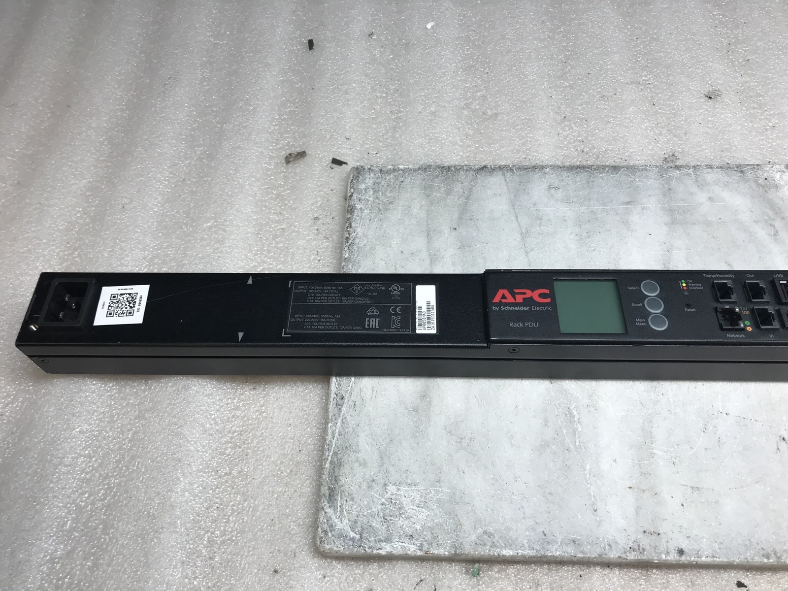 APC NetShelter Metered Rack PDU Power Distribution Unit AP8858NA3