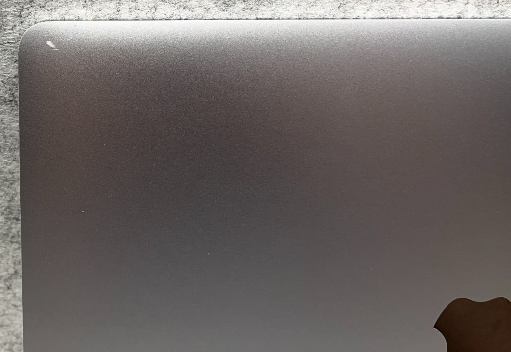2020 MacBook Pro 13″ i5-1038NG7 @ 2.00GHz 16GB Ram 512GB SSD Tahoe Touch Bar
