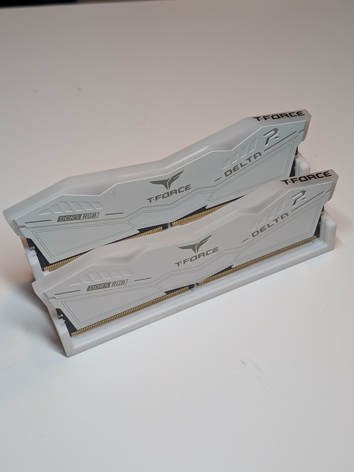 TeamGroup T-Force Delta RGB 32GB 2x16GB DDR5 5200 CL40 XMP 3.0 White