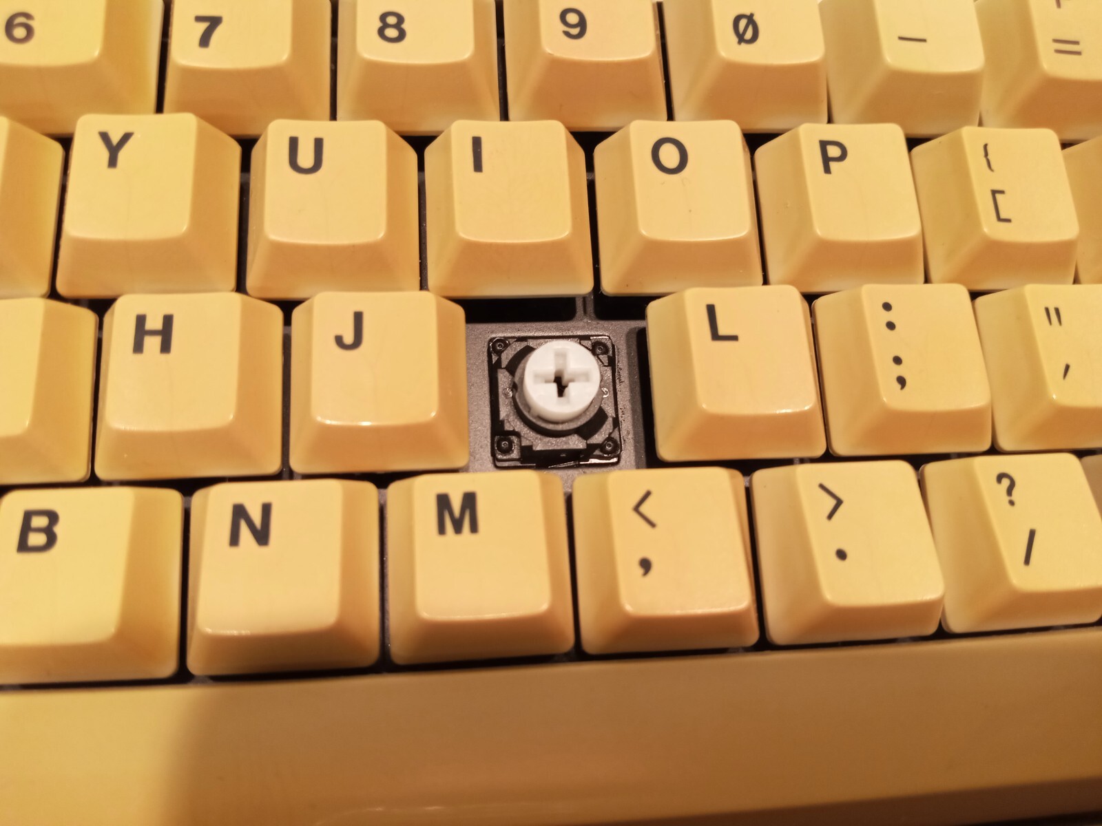 Vintage AT PC Keyboard 2GDTAD04566 Unknown Manufacturer