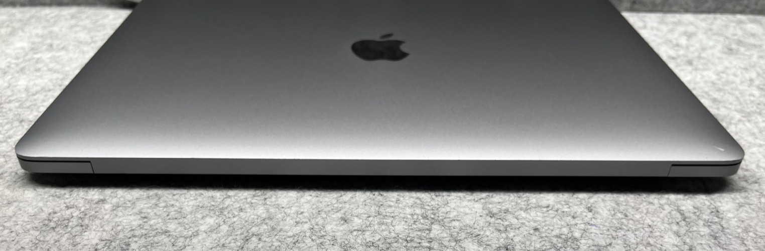2020 MacBook Pro 13″ i5-1038NG7 @ 2.00GHz 16GB Ram 512GB SSD Tahoe Touch Bar