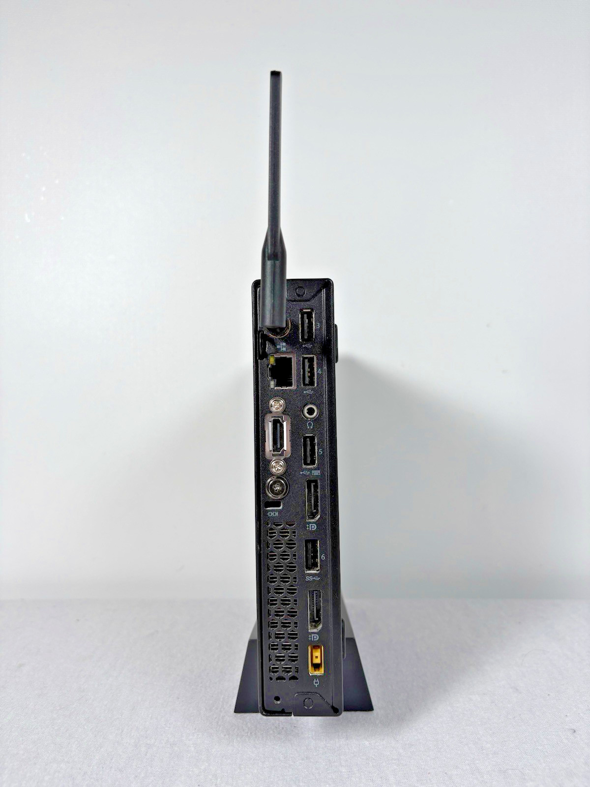 Lenovo ThinkCentre M715q Tiny PC AMD A6-8750E@3.0GHz 8GB RAM 128GB SSD W10 Pro