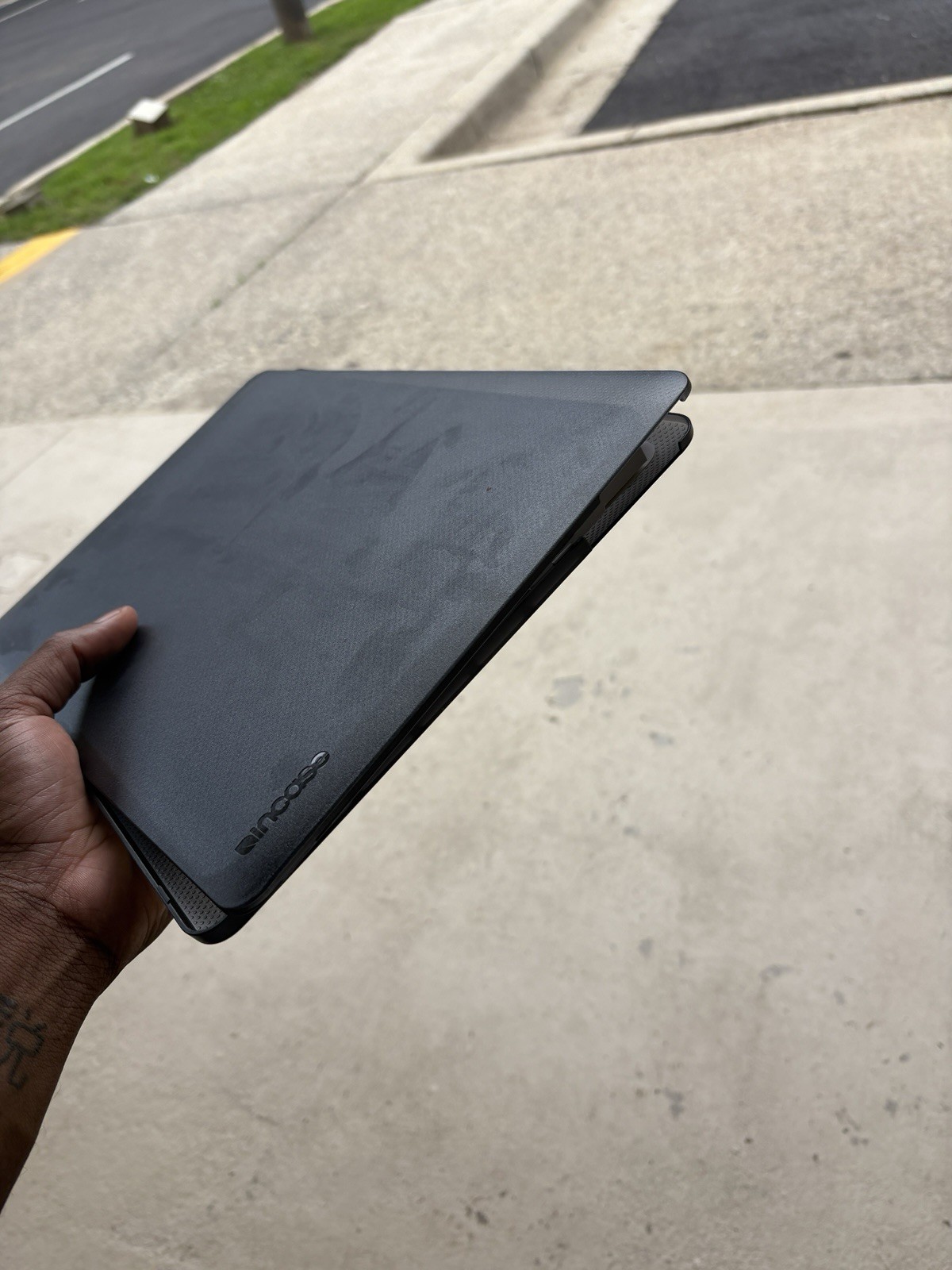 Incase Black Hard Shell Case w/ Ventilation for 13 in MacBook Pro 2020