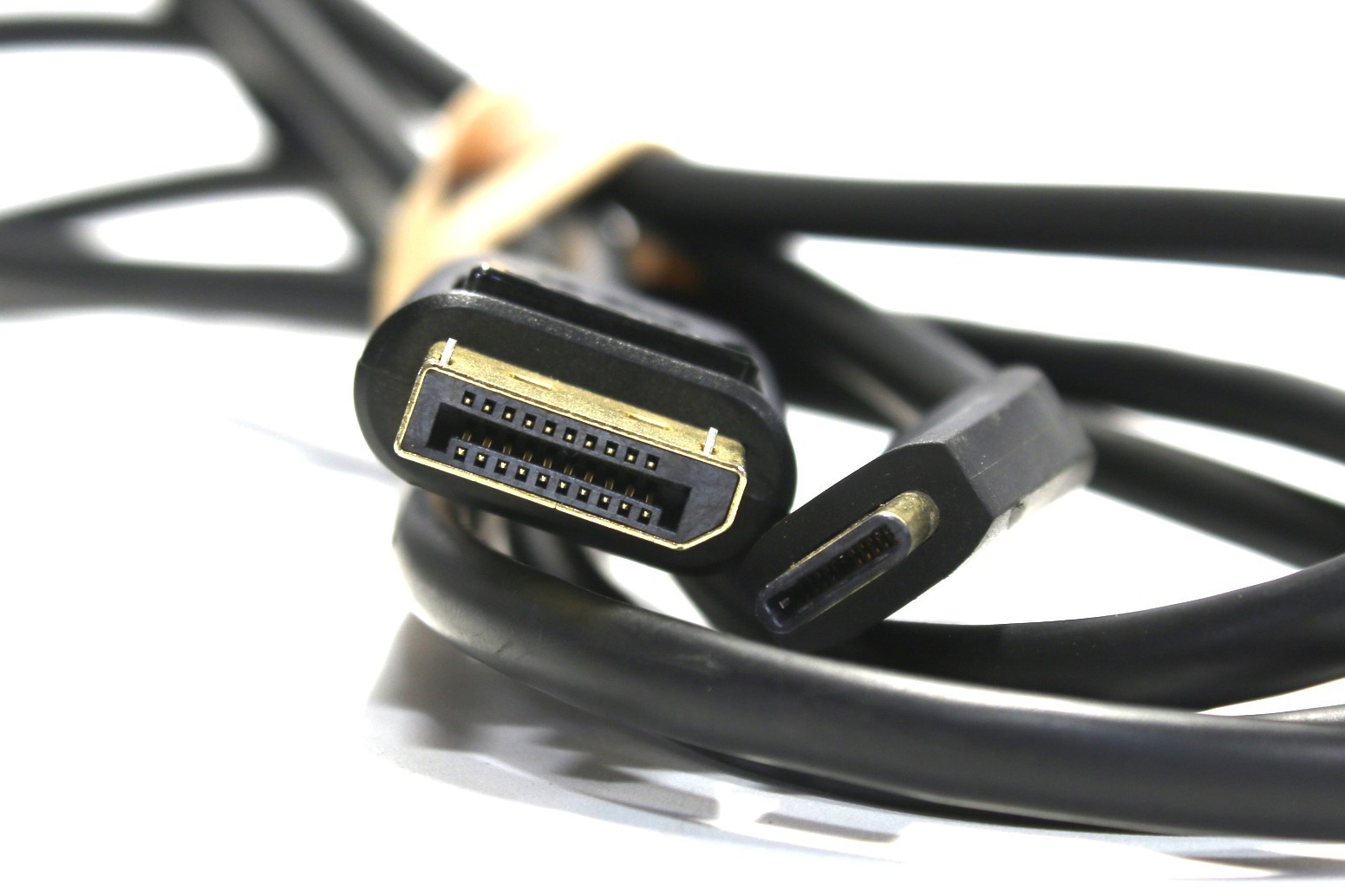 Cable Matters USB-C (Male) to DisplayPort (Male) 1.4 Cable 6 FT – 8K@60Hz Black
