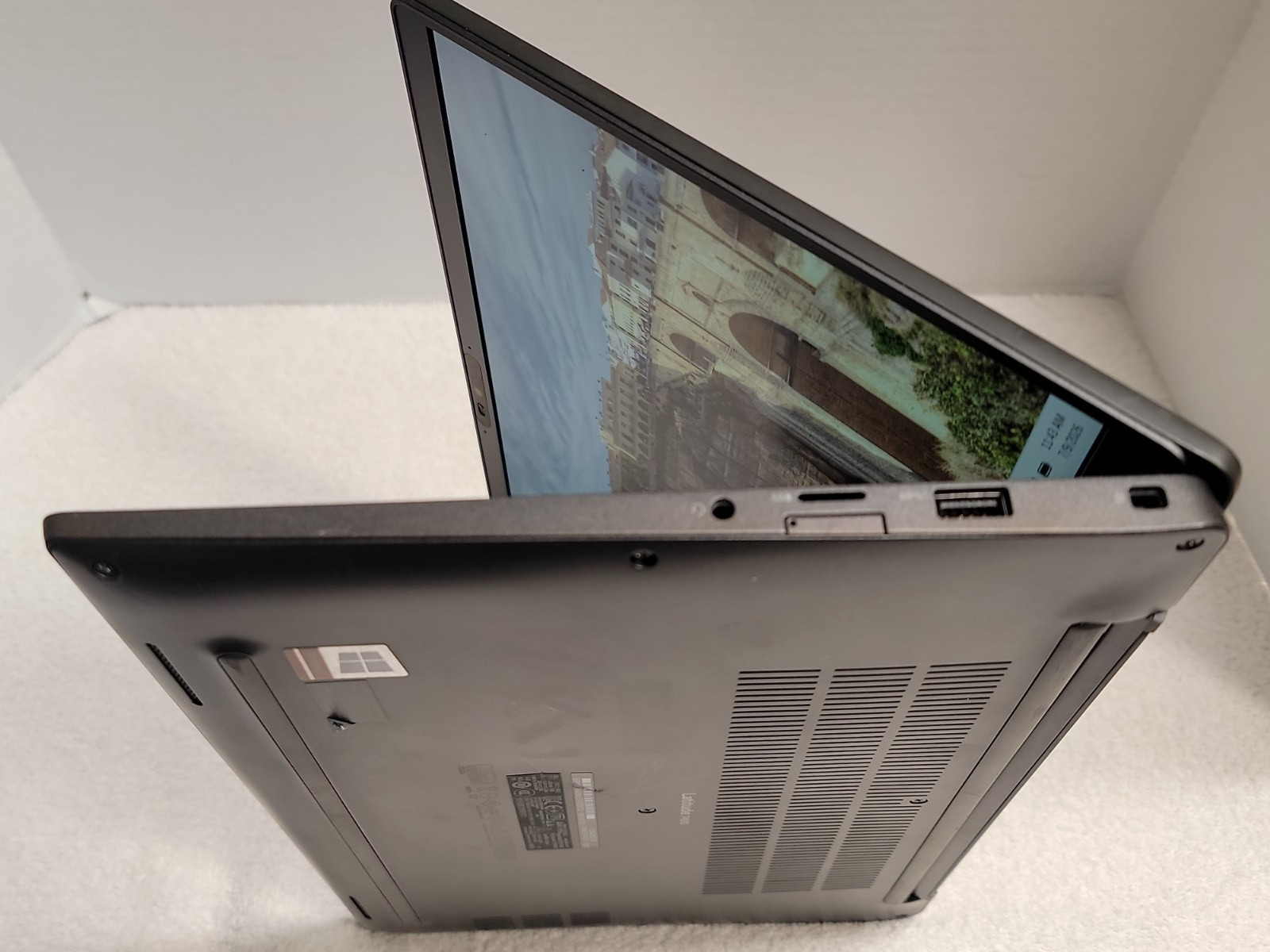 Dell Latitude 7400 14″ Core i5-8365U | 16GB RAM | 256GB SSD | Win 11 Pro