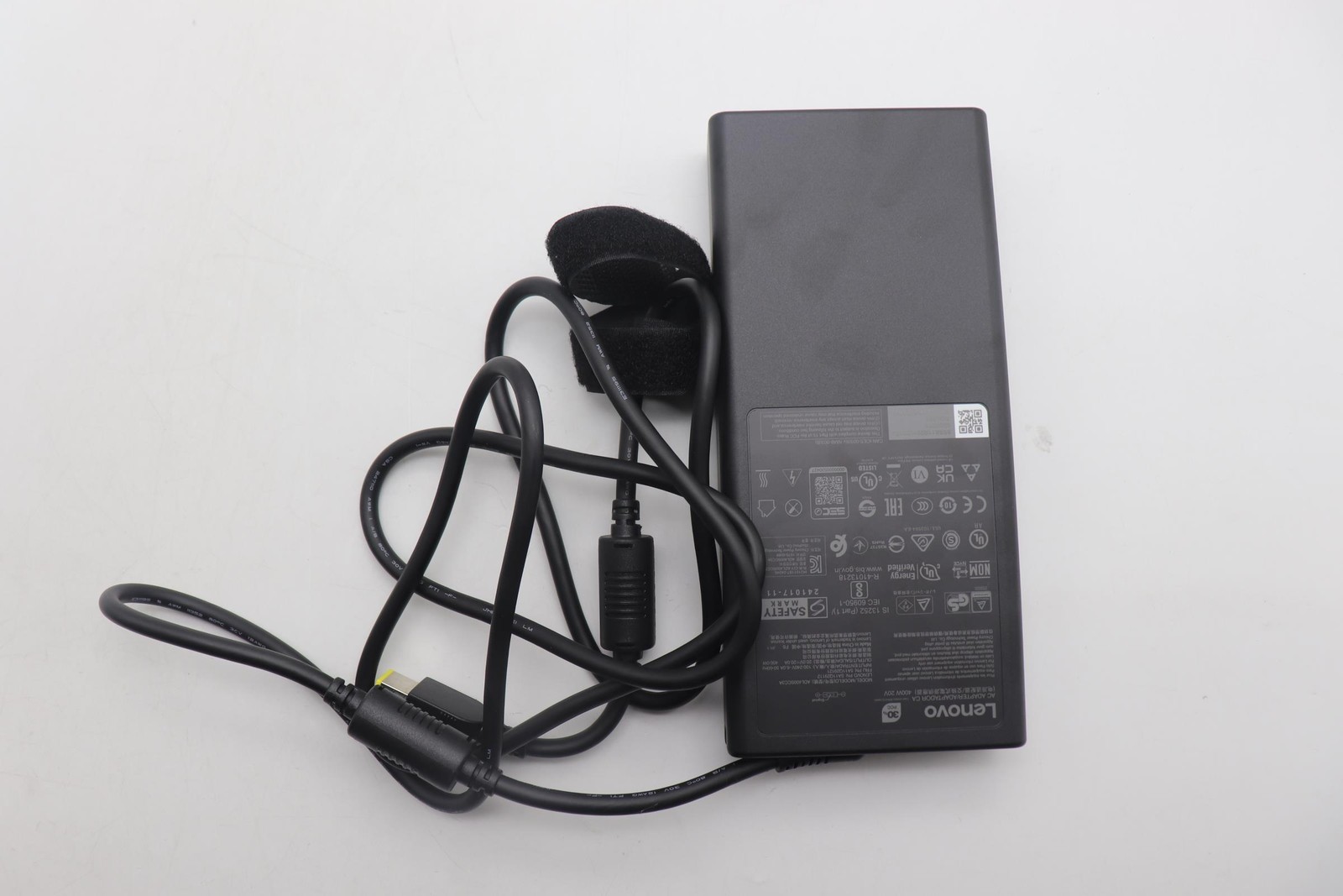 5A11Q29121 400W 3P WW CHICONY AC Adapter for Lenovo