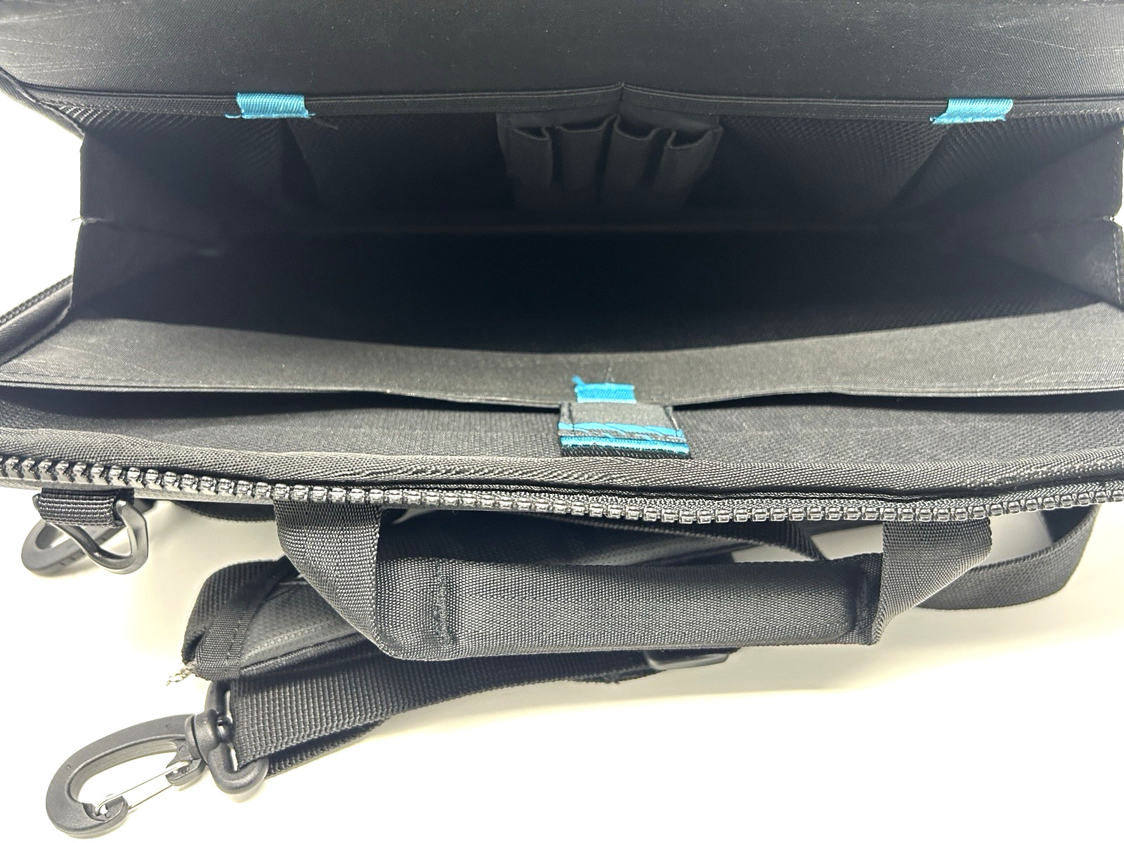 GENUINE Thule Gauntlet 4 Attaché Briefcase 14” MacBook Pro Laptop Case Black OEM