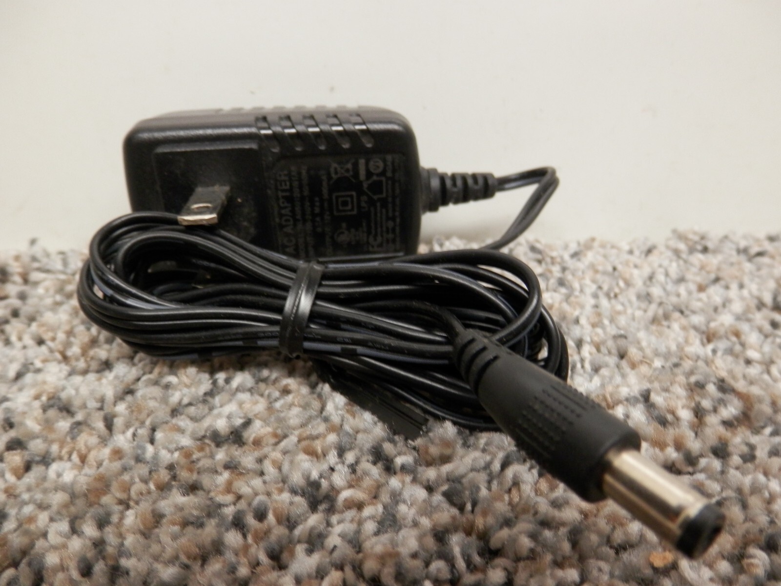 L.T.E POWER SUPPLY MODEL# NLA050120W1A6 12V / 500ma