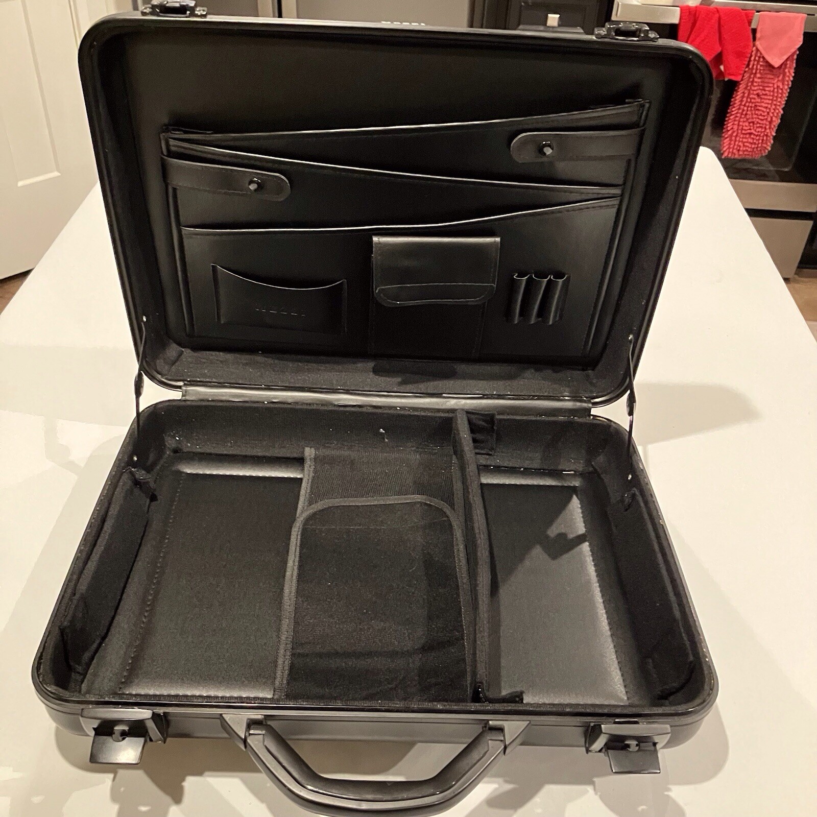 MEZZI Hard Aluminum Briefcase Laptop Case BLK Padded Inside , Scratch 18”x14x4