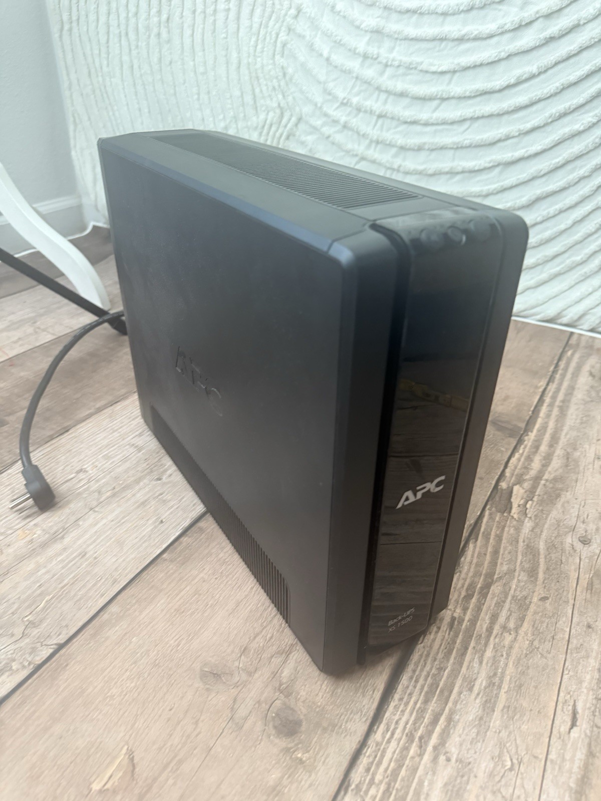 APC Back-UPS XS 1500 BX1500G 865W UPS Battery Backup Surge Protector YES Battery