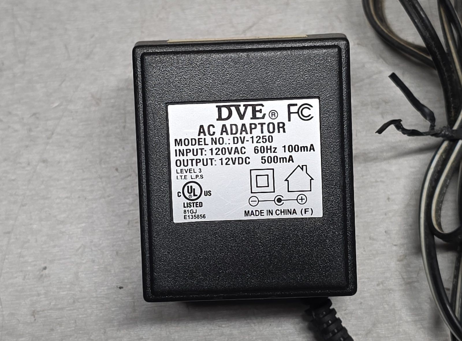 DVE DV-1250 AC Adapter 12VDC 500mA Power Supply