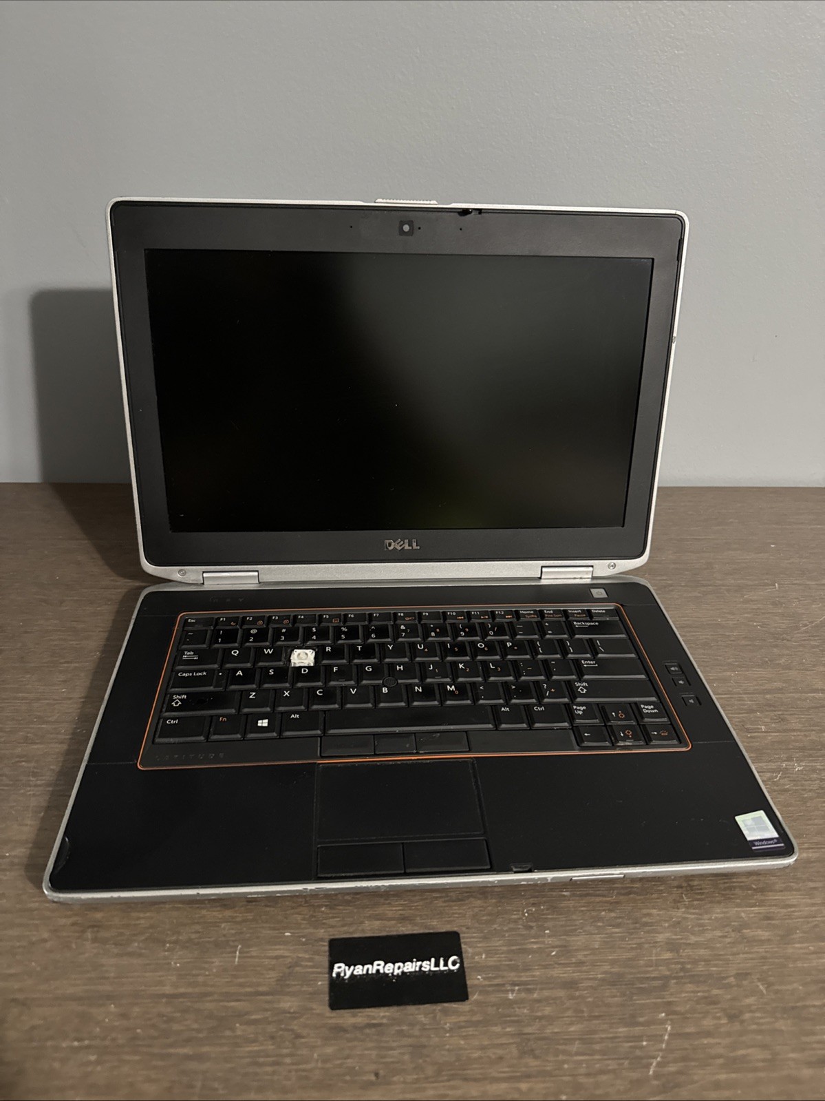 Dell Latitude Laptop – Unknown model – PARTS OR REPAIR