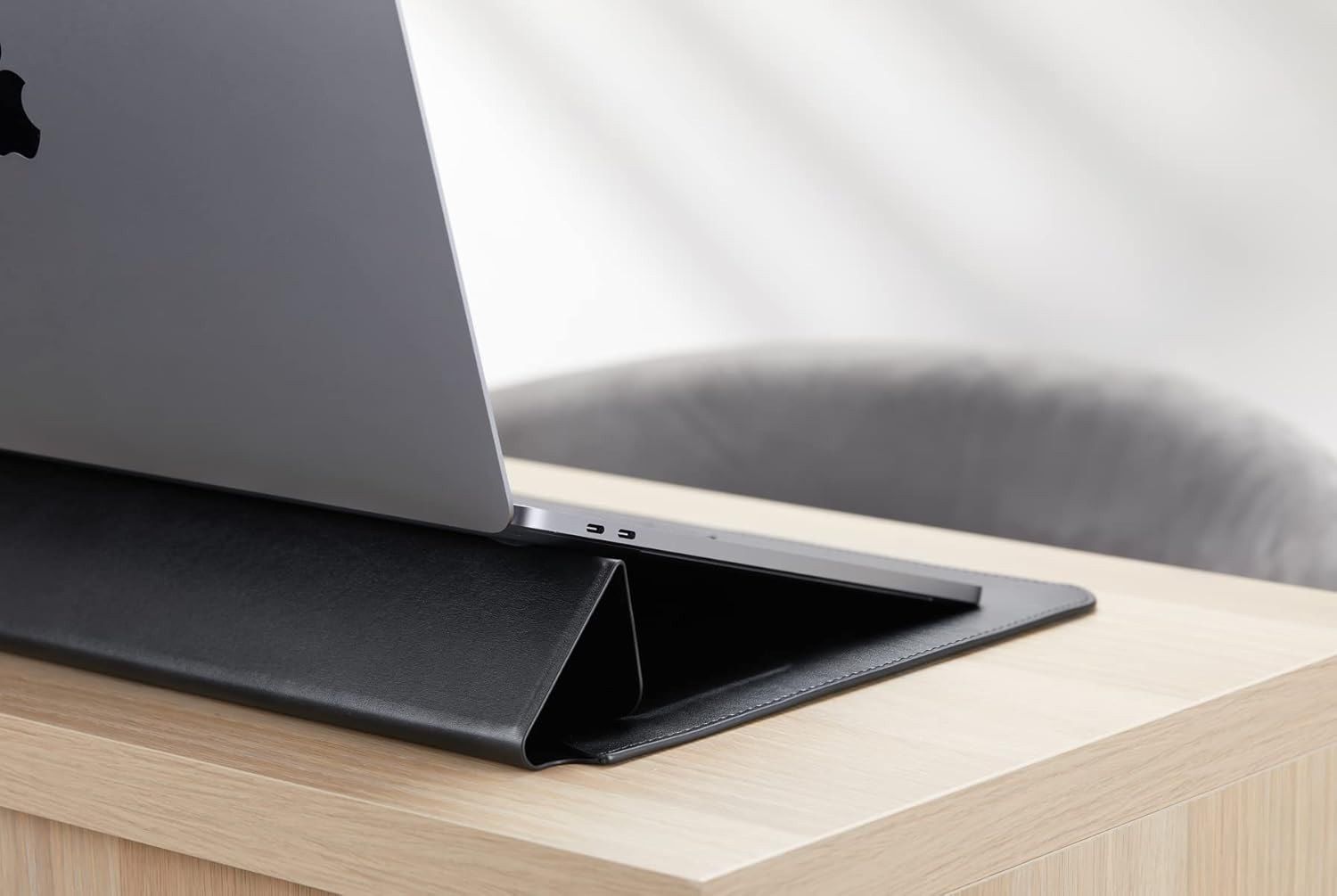 HyperShield Stand and Go Laptop Sleeve for MacBook Air/Pro 15–16″ – Brand New