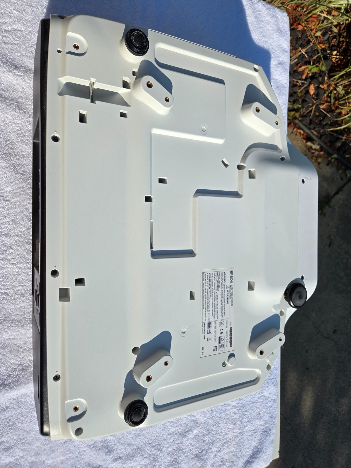 Epson Pro G7000W Projector – Tested – NO LENS