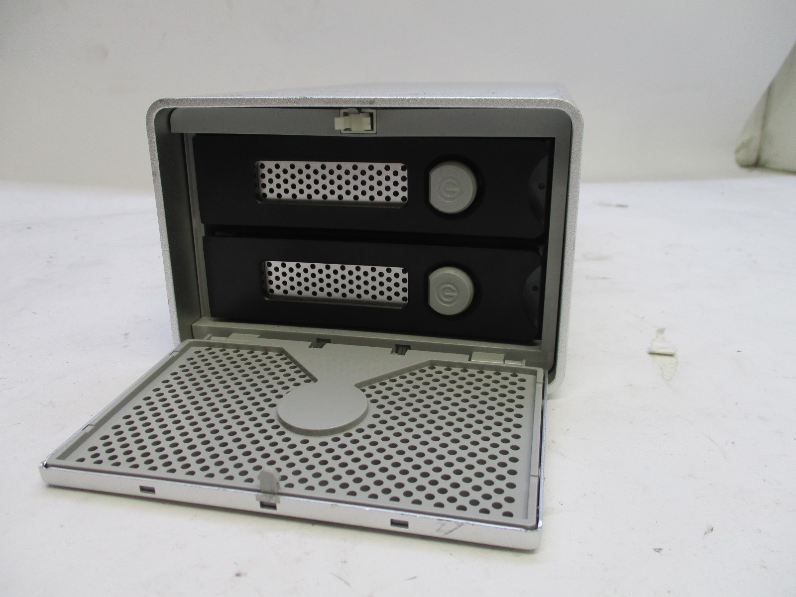 G-Technology 8TB G-RAID 2-Bay Thunderbolt 3 RAID Array Drive PN (0G05748) T8 E11